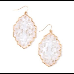 Luna Plunder Design Earrings white and gold